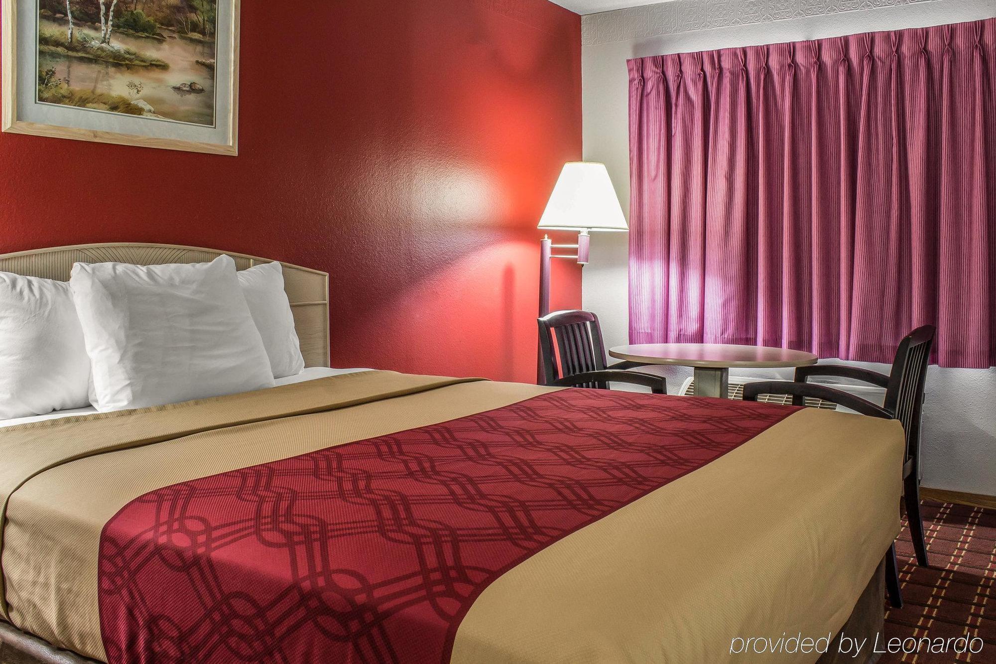 Spencer Inn & Suites المظهر الخارجي الصورة
